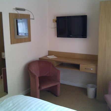The Queensgate Hotel Peterborough Bagian luar foto