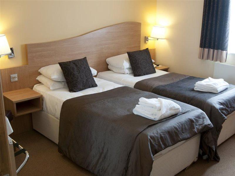The Queensgate Hotel Peterborough Bagian luar foto