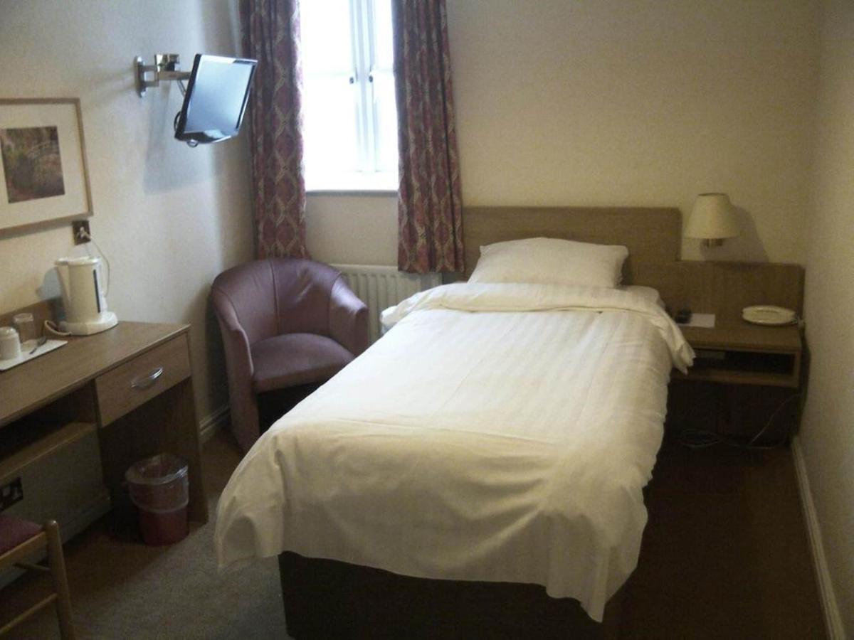 The Queensgate Hotel Peterborough Bagian luar foto