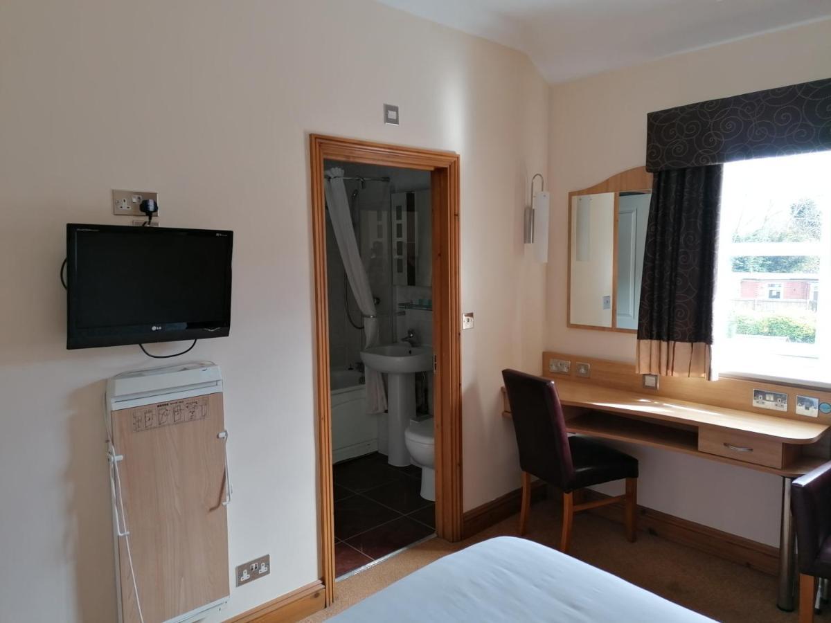The Queensgate Hotel Peterborough Bagian luar foto