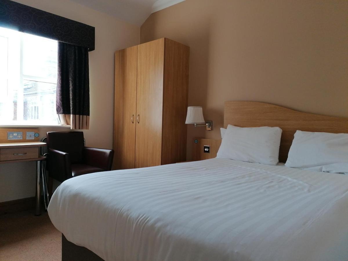 The Queensgate Hotel Peterborough Bagian luar foto