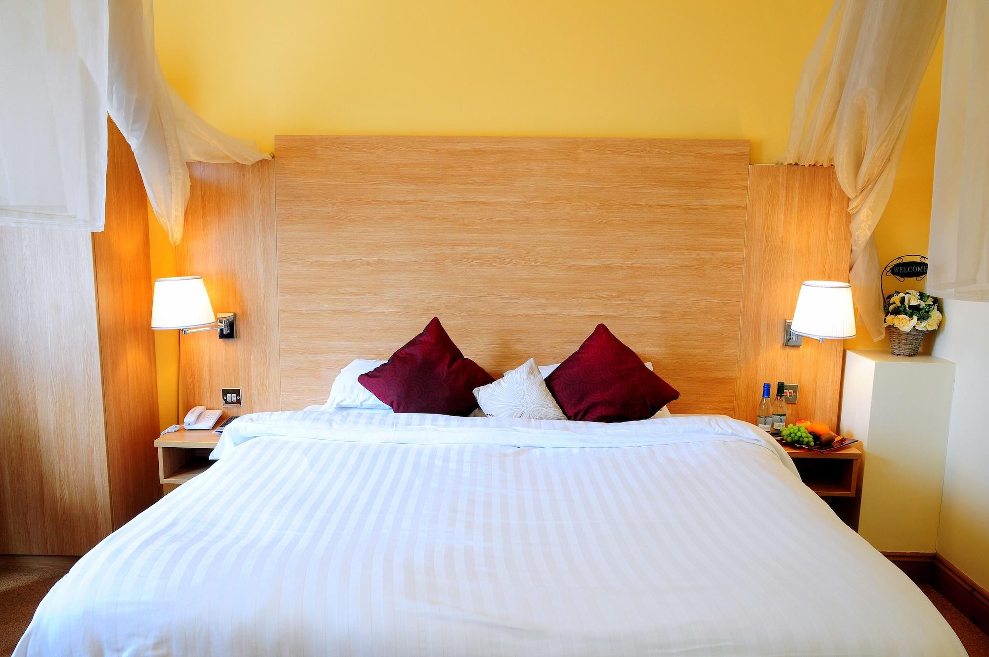 The Queensgate Hotel Peterborough Bagian luar foto