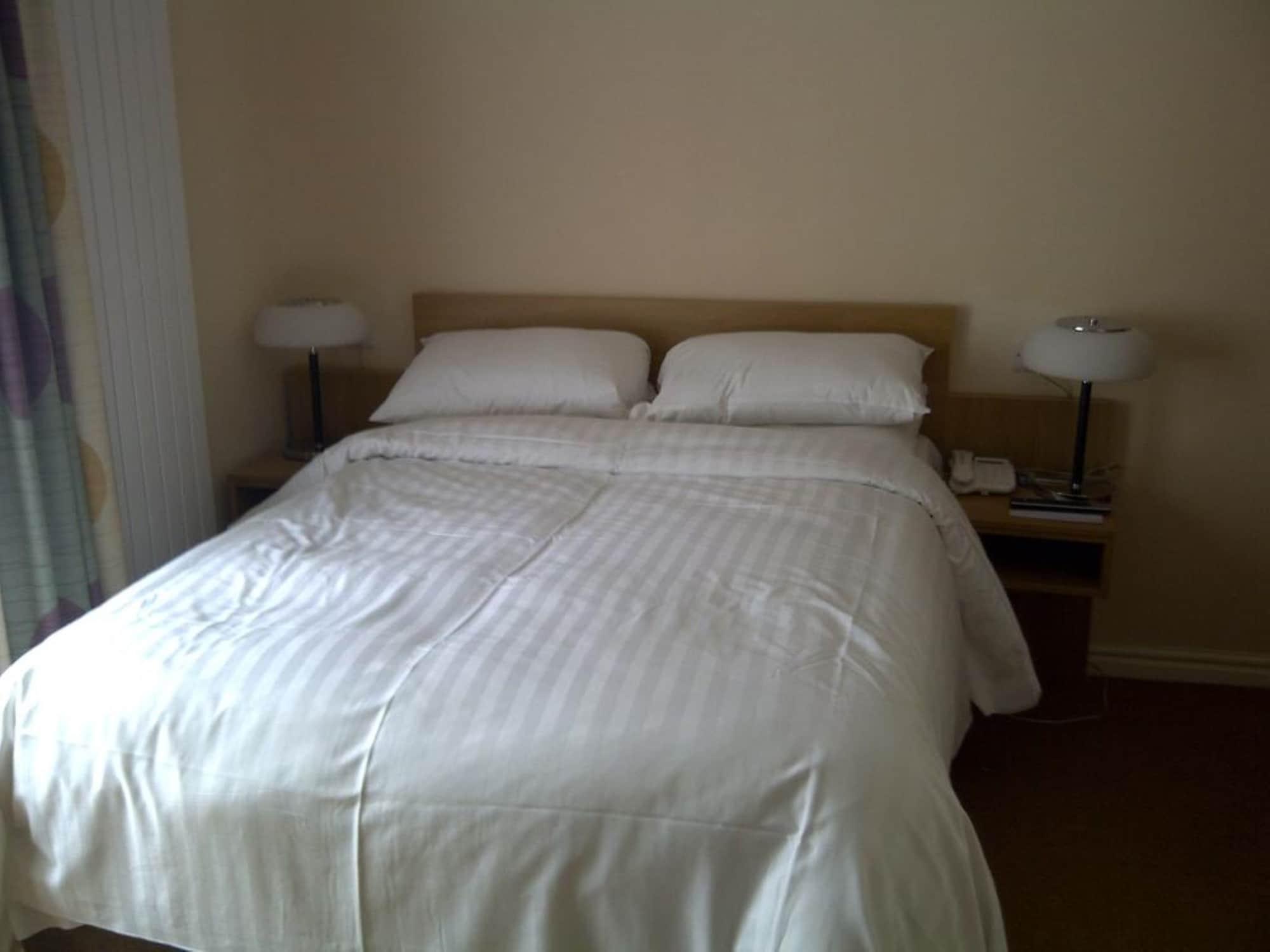 The Queensgate Hotel Peterborough Bagian luar foto