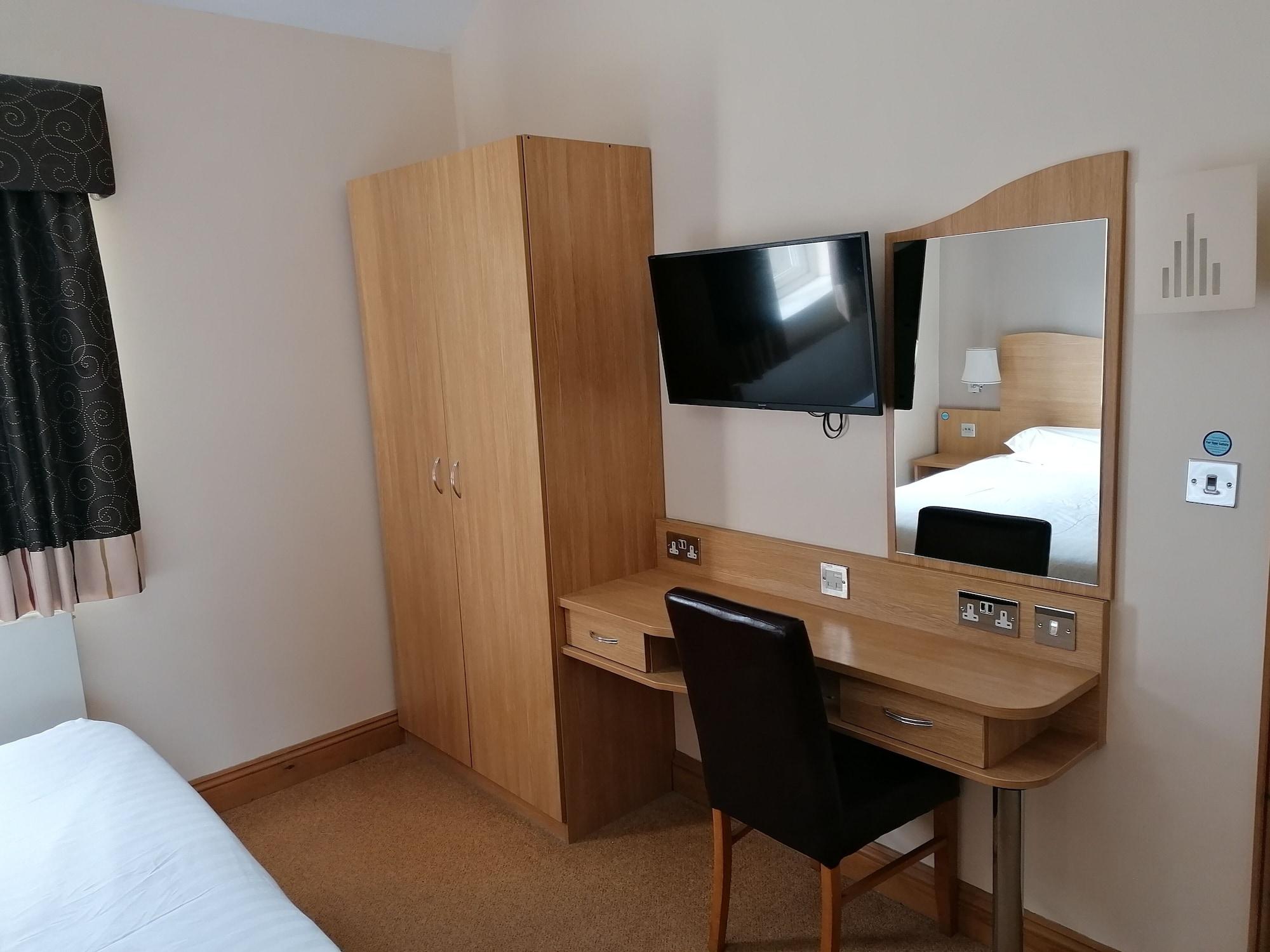 The Queensgate Hotel Peterborough Bagian luar foto