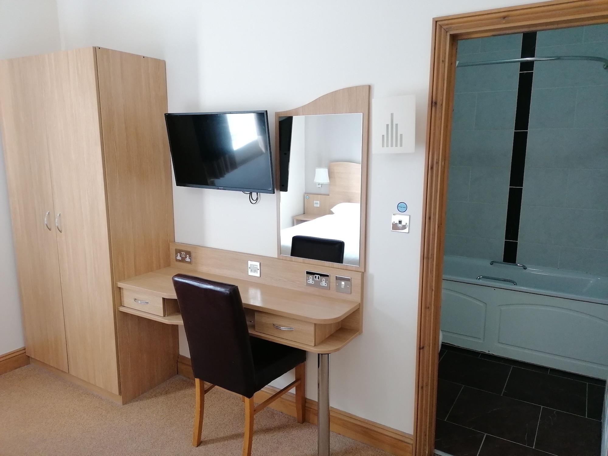 The Queensgate Hotel Peterborough Bagian luar foto
