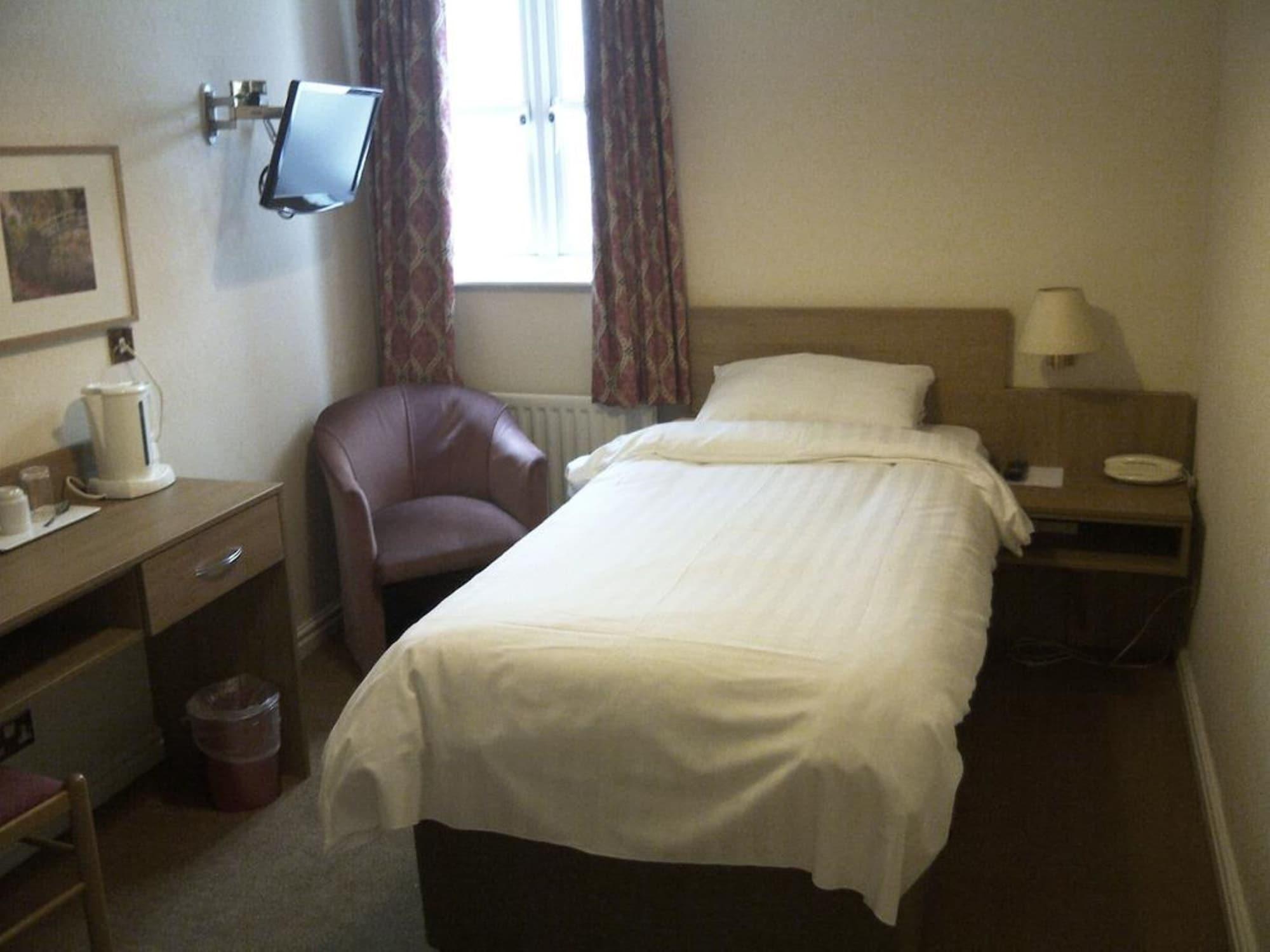 The Queensgate Hotel Peterborough Bagian luar foto
