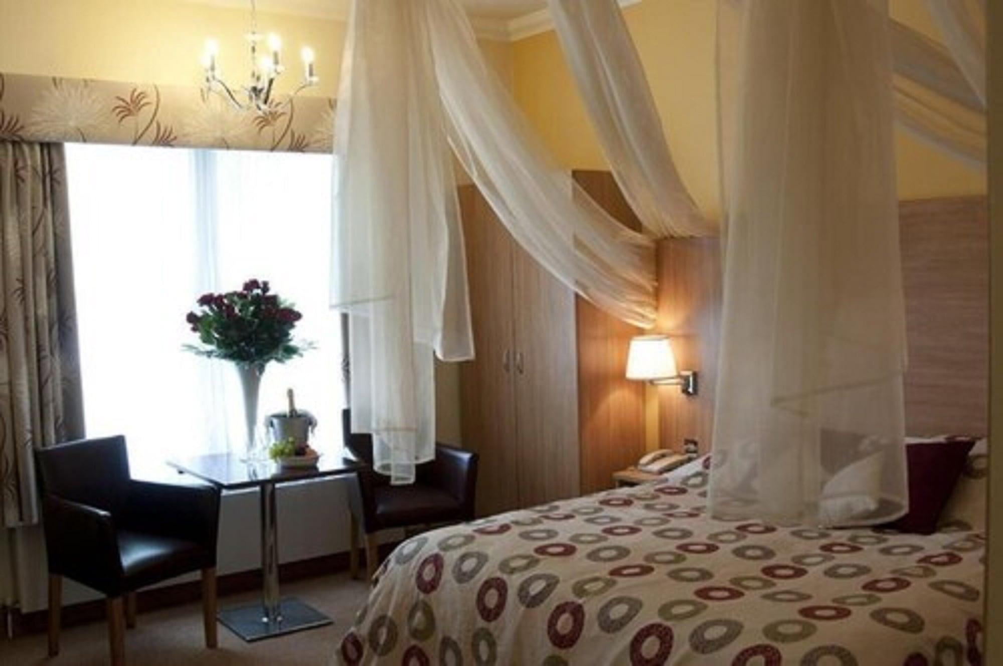 The Queensgate Hotel Peterborough Bagian luar foto