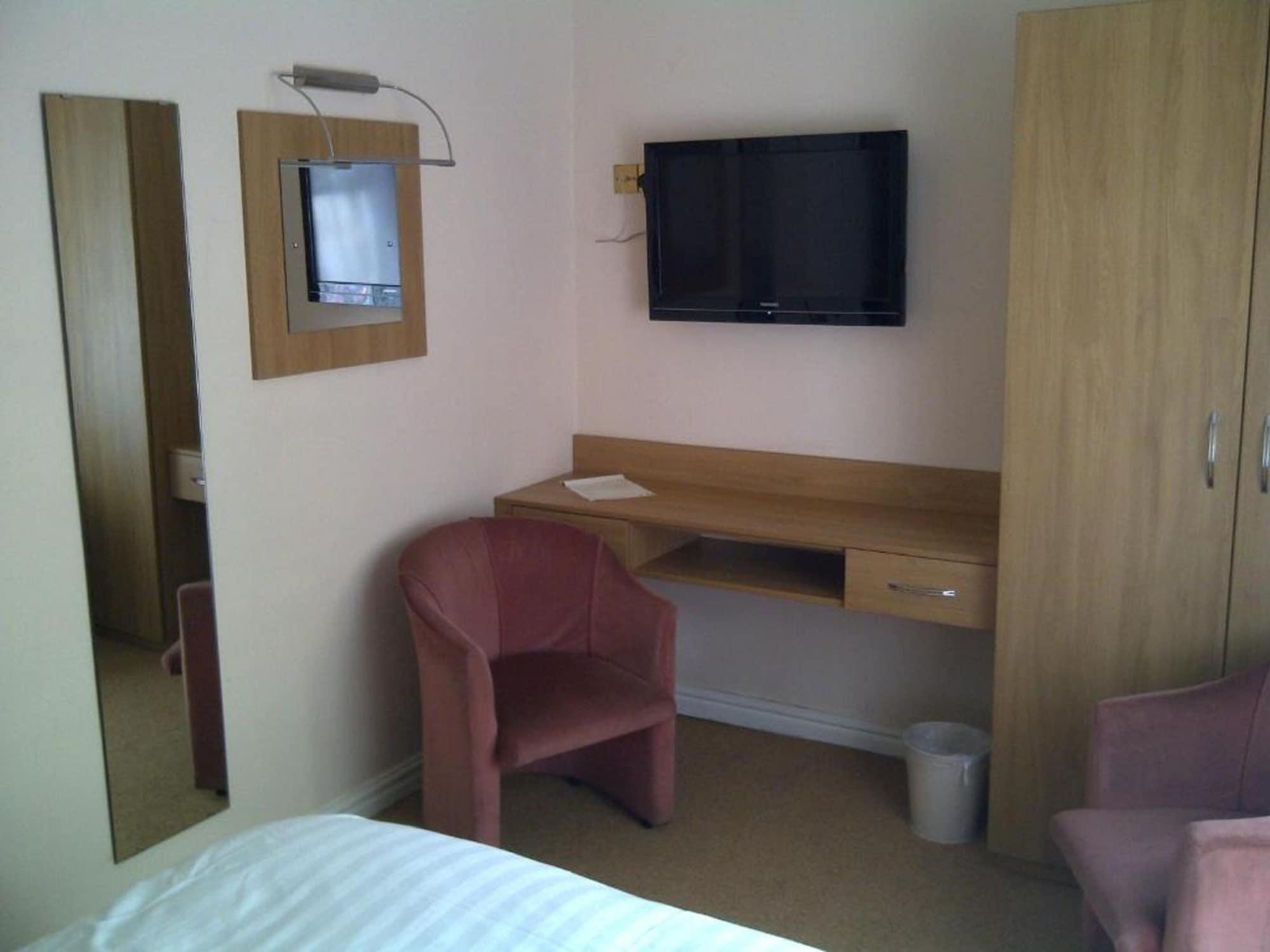 The Queensgate Hotel Peterborough Bagian luar foto