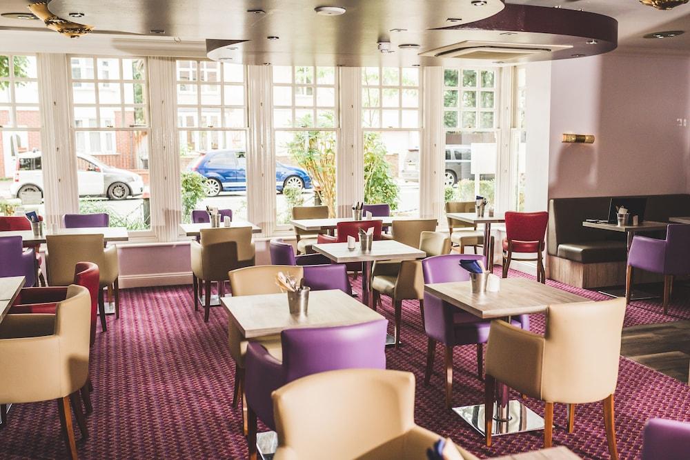 The Queensgate Hotel Peterborough Bagian luar foto