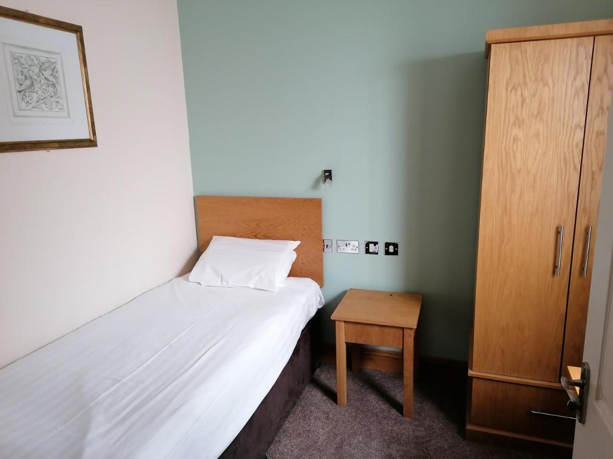 The Queensgate Hotel Peterborough Bagian luar foto