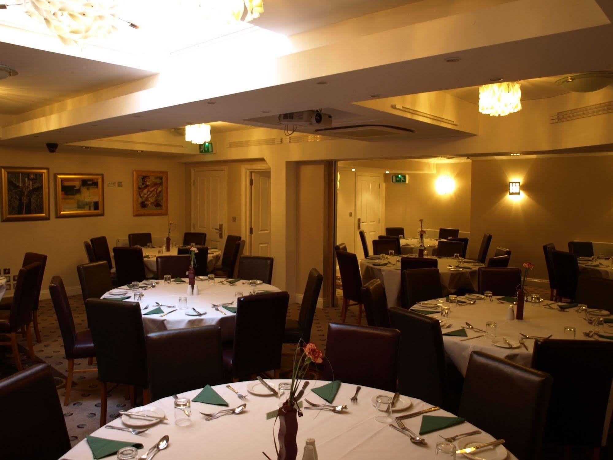 The Queensgate Hotel Peterborough Bagian luar foto